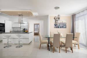 A cozinha ou kitchenette de Apartments Sara II
