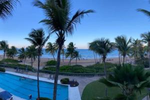 Pogled na bazen u objektu Luxury Beachfront 2 Bedroom at Wyndham Rio Mar, PR ili u blizini