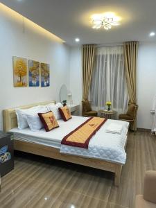 Postel nebo postele na pokoji v ubytování Nhà Nghỉ Huyền Anh