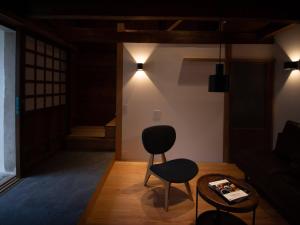 Svetainės erdvė apgyvendinimo įstaigoje NIPPONIA HOTEL 伊賀上野 城下町