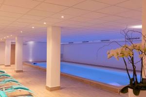 Piscine de l'établissement Best Western Plus Hôtel Escapade Senlis ou située à proximité