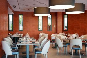 Restaurant ou autre lieu de restauration dans l'établissement Best Western Plus Hôtel Escapade Senlis