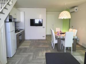A kitchen or kitchenette at SunSea