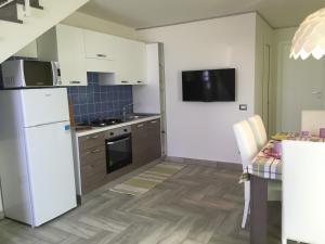 A kitchen or kitchenette at SunSea