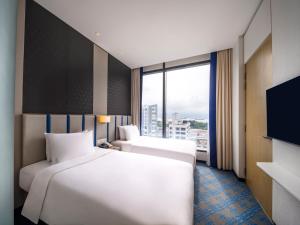 Holiday Inn Express Singapore Katong by IHG客房内的一张或多张床位