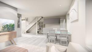 バルスタにあるBallstad Apartment Cのテーブルと椅子のあるキッチンとダイニングルーム