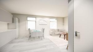 バルスタにあるBallstad Apartment Cのテーブルと椅子のあるキッチンとリビングルーム +9枚の写真