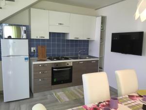 A kitchen or kitchenette at SunSea