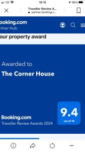 Captura de pantalla del sitio web de la casa entrante con un premio del establecimiento en The Corner House, en Halesworth