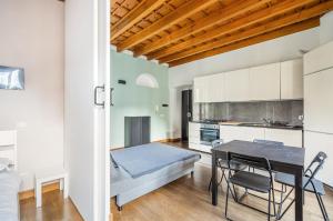 Kuchyňa alebo kuchynka v ubytovaní Milano Porta Venezia & Città Studi Apartment