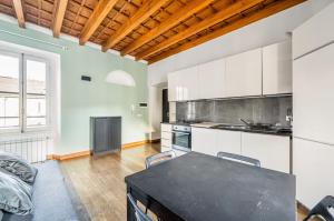 Kuchyňa alebo kuchynka v ubytovaní Milano Porta Venezia & Città Studi Apartment