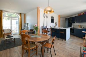 a kitchen and dining room with a table and chairs at Appartement - Le James in Carnac