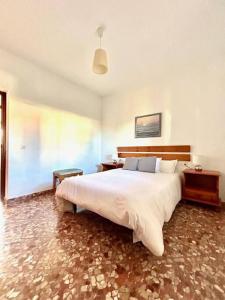 a bedroom with a large bed in a room at Hispalis villa en Matalascañas in Matalascañas