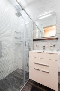 a bathroom with a sink and a shower at Modern & Lovely Studio - Prime location in St. Julianʼs