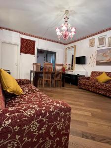 a living room with a couch and a table at CasaBella in Venice