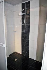 a bathroom with a shower with black and white tiles at Casa ricardo balcazar in Cali