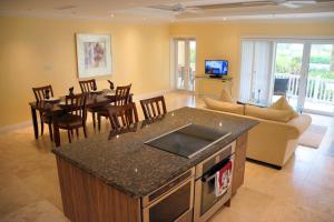 TV/Unterhaltungsangebot in der Unterkunft The Hamilton Beach Villas & Spa