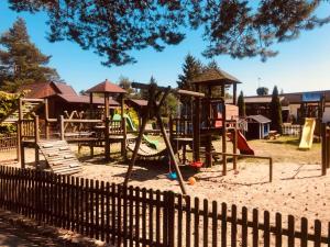 Imagen de la galería de Domki Przy Lesie, en Stegna