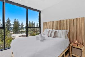 Postel nebo postele na pokoji v ubytování Ocean Views - Sandbar Burleigh Heads + 16 fotografií