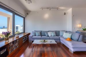 A seating area at Unlimited Blue