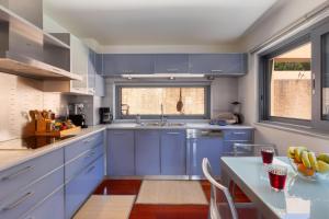 A kitchen or kitchenette at Unlimited Blue