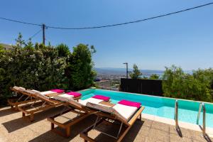 The swimming pool at or close to Unlimited Blue