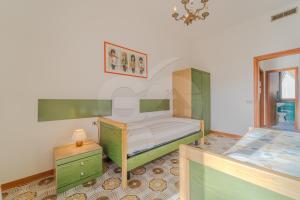A bed or beds in a room at Il Gabbiano Nuovo a Marina di Campo - Goelba