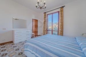 A bed or beds in a room at Il Gabbiano Nuovo a Marina di Campo - Goelba
