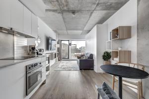 a kitchen with a table and a dining room at Magnifique Studio au centre-ville à 5 min à pied de tout in Montréal