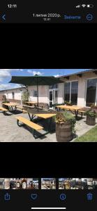 two pictures of a picnic table with an umbrella at Готель Клен in Rava-Rusʼka