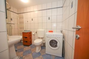 Koupelna v ubytování Apartma Felix + 5 fotografií