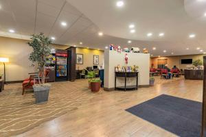 a lobby with a waiting area with tables and chairs at Comfort Suites in Nashville