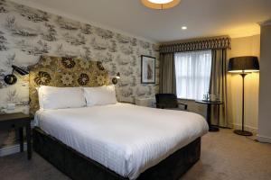 Postel nebo postele na pokoji v ubytování DoubleTree by Hilton York