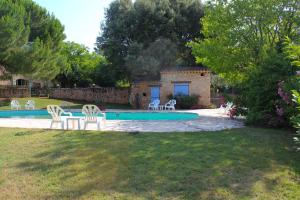 Kolam renang di atau dekat dengan Le Jas charming Mas in Provence with shared pool nature calm space
