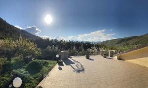 a patio with a view of the mountains at Agriturismo Serra Moneta in Santo Stefano Quisquina