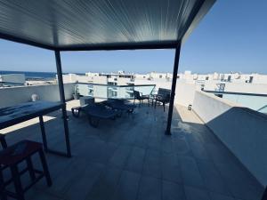 a balcony with tables and chairs and a view of the ocean at Casamar2197 in Cotillo