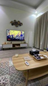 TV a/nebo společenská místnost v ubytování شقة غرفه وصاله دخول ذاتي