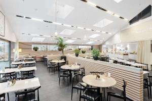 ห้องอาหารหรือที่รับประทานอาหารของ Best Western Plus Park City Hammarby Sjöstad