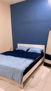 Ένα ή περισσότερα κρεβάτια σε δωμάτιο στο Rumah Aidin Homestay