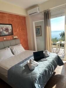 Postel nebo postele na pokoji v ubytování Vladimiros Apartments