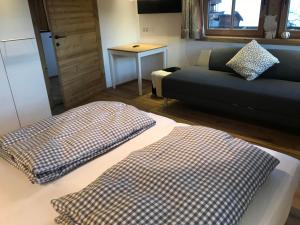 Postel nebo postele na pokoji v ubytování Almchalet Zillertal