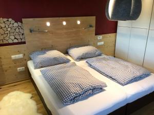 Postel nebo postele na pokoji v ubytování Almchalet Zillertal