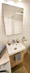STUDIO- NICE MONT BORON, PISCINE SUR LA RESIDENCE