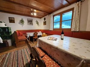 Posezení v ubytování Apartment Christoph-1 by Interhome