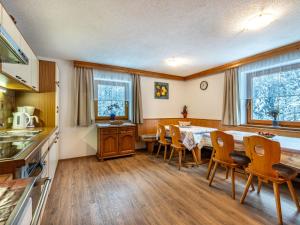Kuchyňa alebo kuchynka v ubytovaní Apartment Grissemann by Interhome