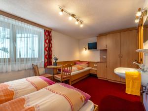 Posteľ alebo postele v izbe v ubytovaní Apartment Grissemann by Interhome
