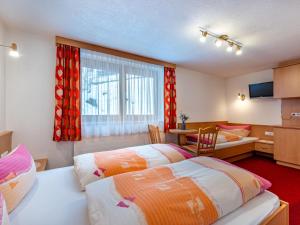 Posteľ alebo postele v izbe v ubytovaní Apartment Grissemann by Interhome