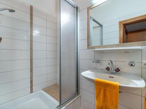 Kúpeľňa v ubytovaní Apartment Grissemann by Interhome