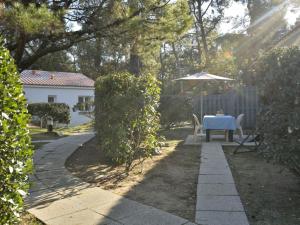 Κήπος έξω από το Holiday Home Hameau Océan-3 by Interhome