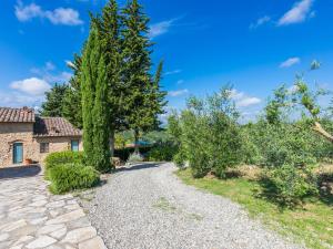 A garden outside Apartment Michelangelo by Interhome